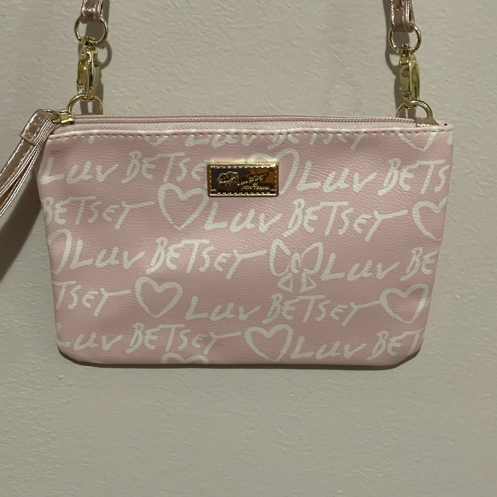 NWOT Betsey Johnson Crossbody Bag / Wristlet